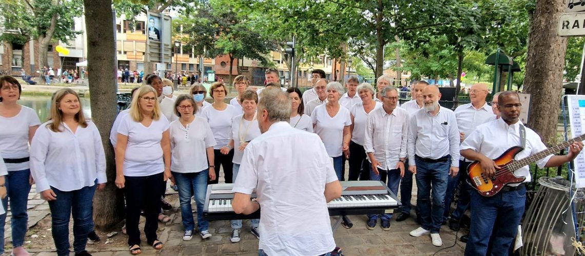 Concert de l'Emmanuel Gospel Choir pour le festival des voix sur Berges au Canal Saint Martin Paris le 26/06/2022